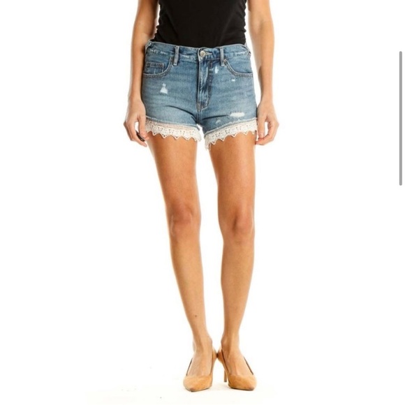 Free People Blue Bohemian Denim Shorts With Lace Trim Size 26 - Picture 2 of 8